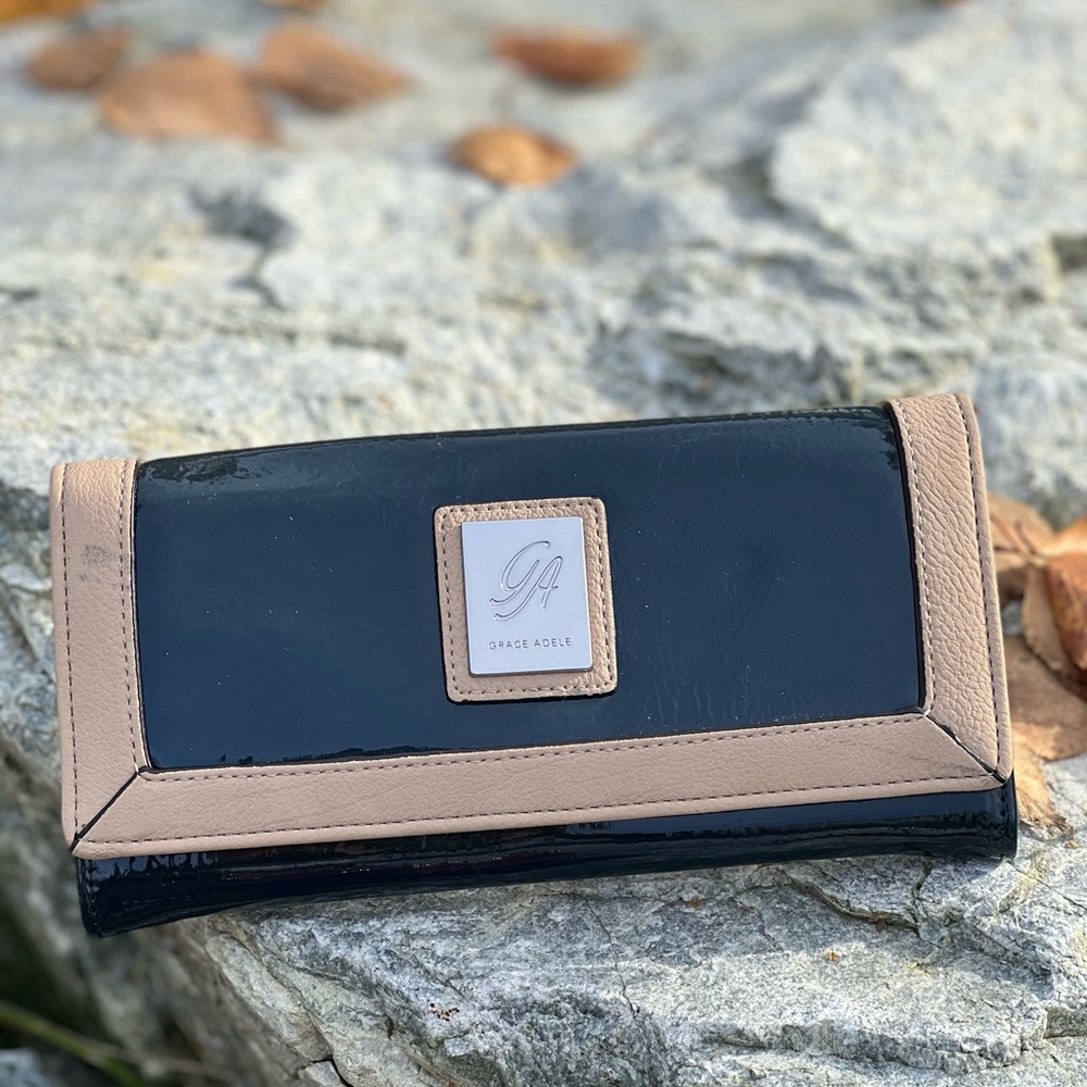 Brand New Contrast Teal Wallet.